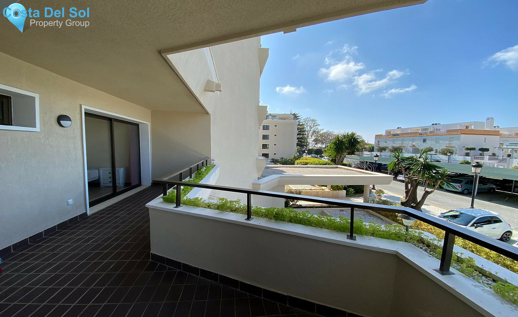 Middle Floor Apartment in Estepona-1253823