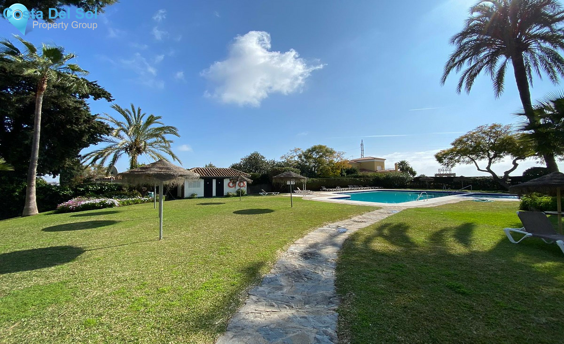 Middle Floor Apartment in Estepona-1253824