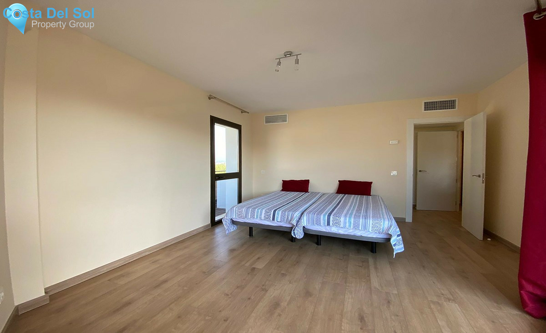 Middle Floor Apartment in Estepona-1253827