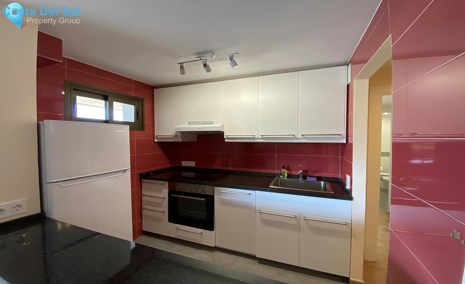 Middle Floor Apartment in Estepona-1253817