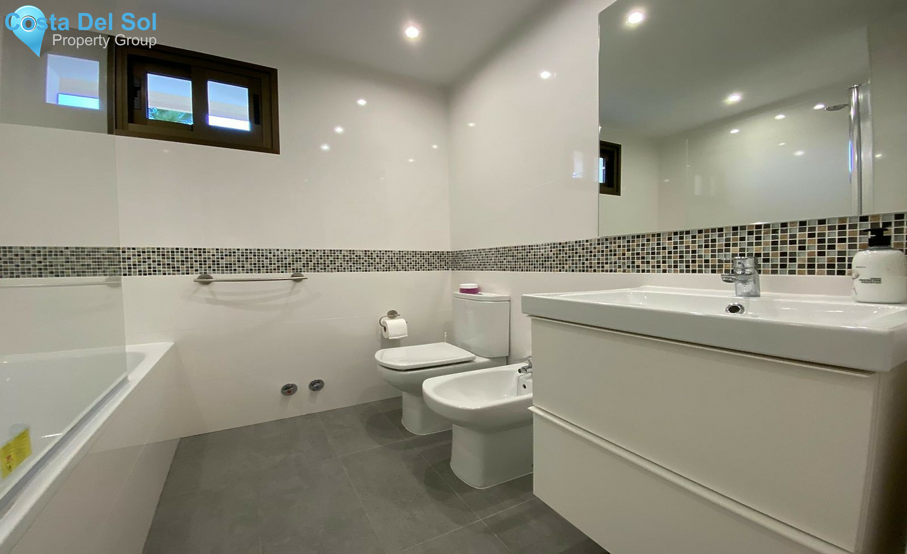 Middle Floor Apartment in Estepona-1253818