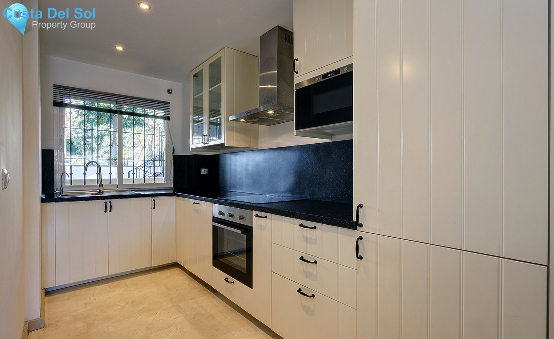 Middle Floor Apartment in Estepona-1271526
