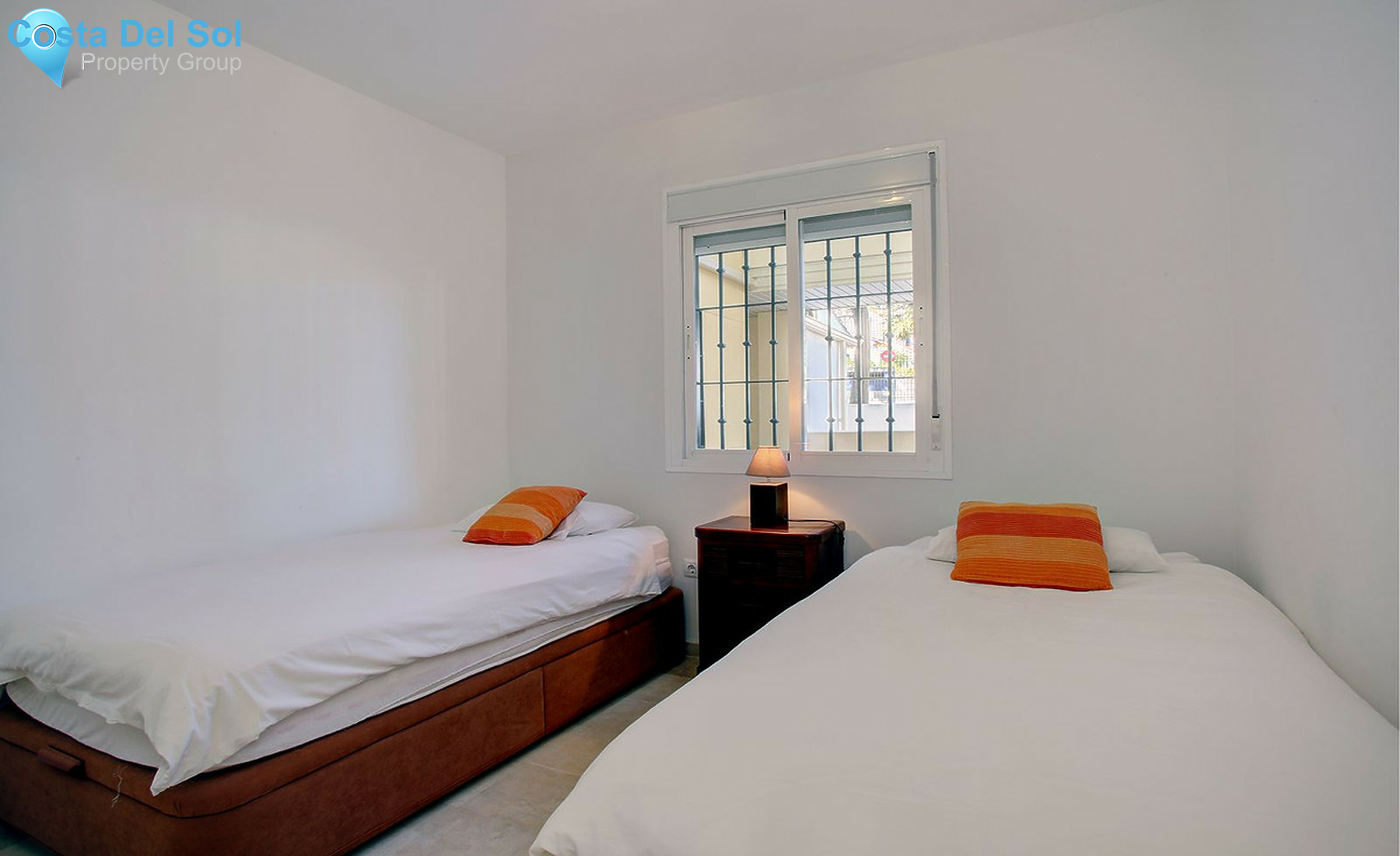 Middle Floor Apartment in Estepona-1271532