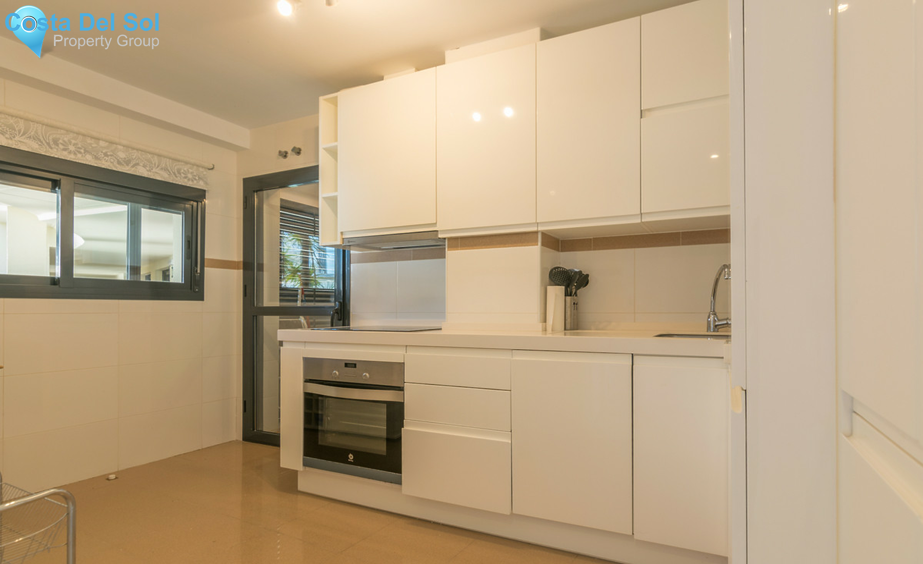Middle Floor Apartment in Estepona-1296201