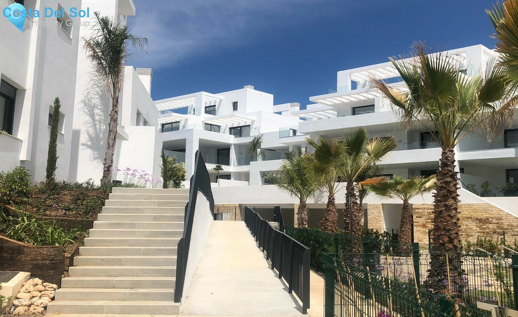 Middle Floor Apartment in Estepona-1319012