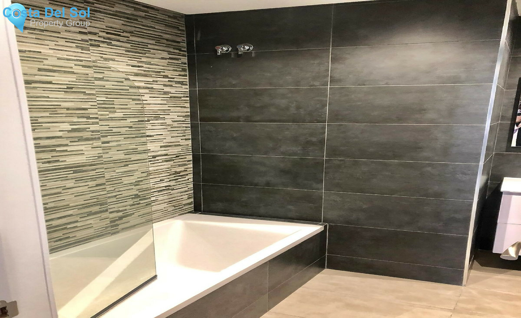 Middle Floor Apartment in Estepona-1329612
