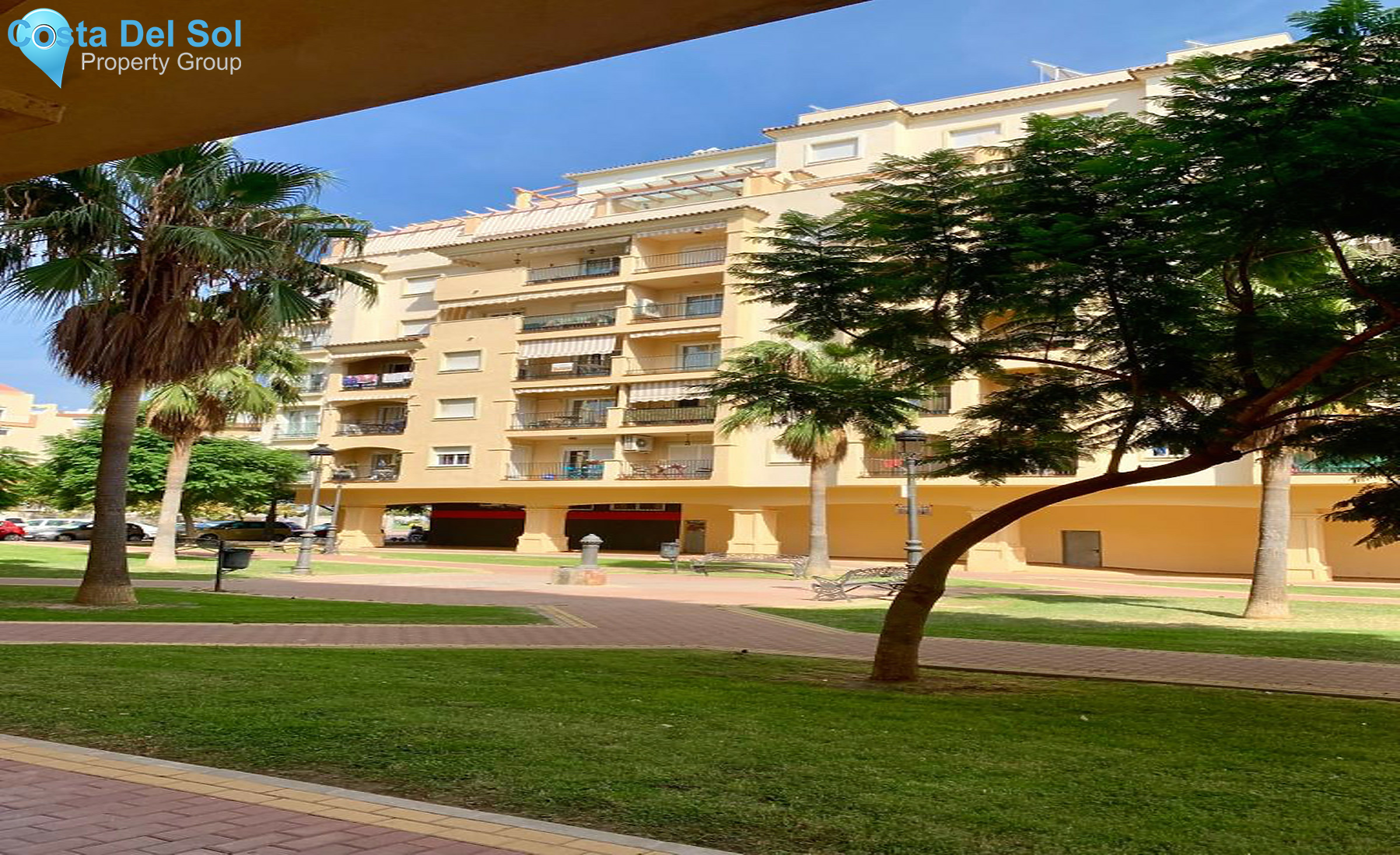 Middle Floor Apartment in Estepona-1330371