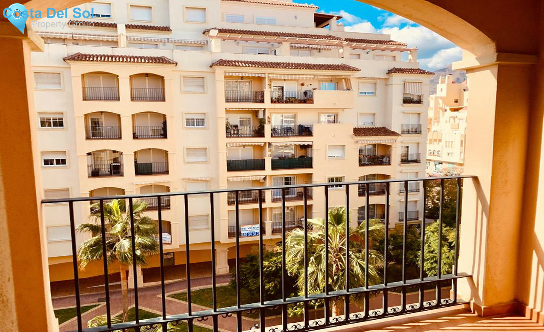 Middle Floor Apartment in Estepona-1330360