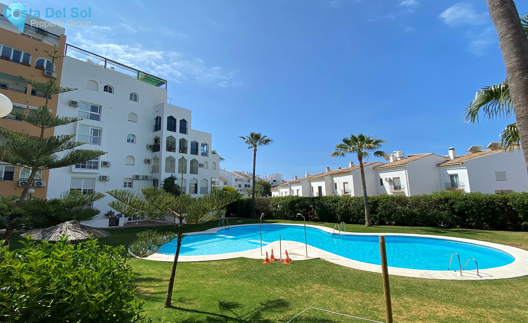 Middle Floor Apartment in Estepona-1349573