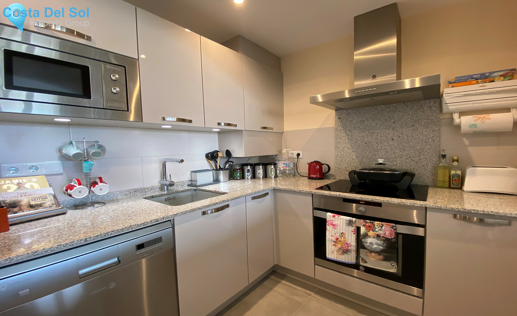 Middle Floor Apartment in Estepona-1349578