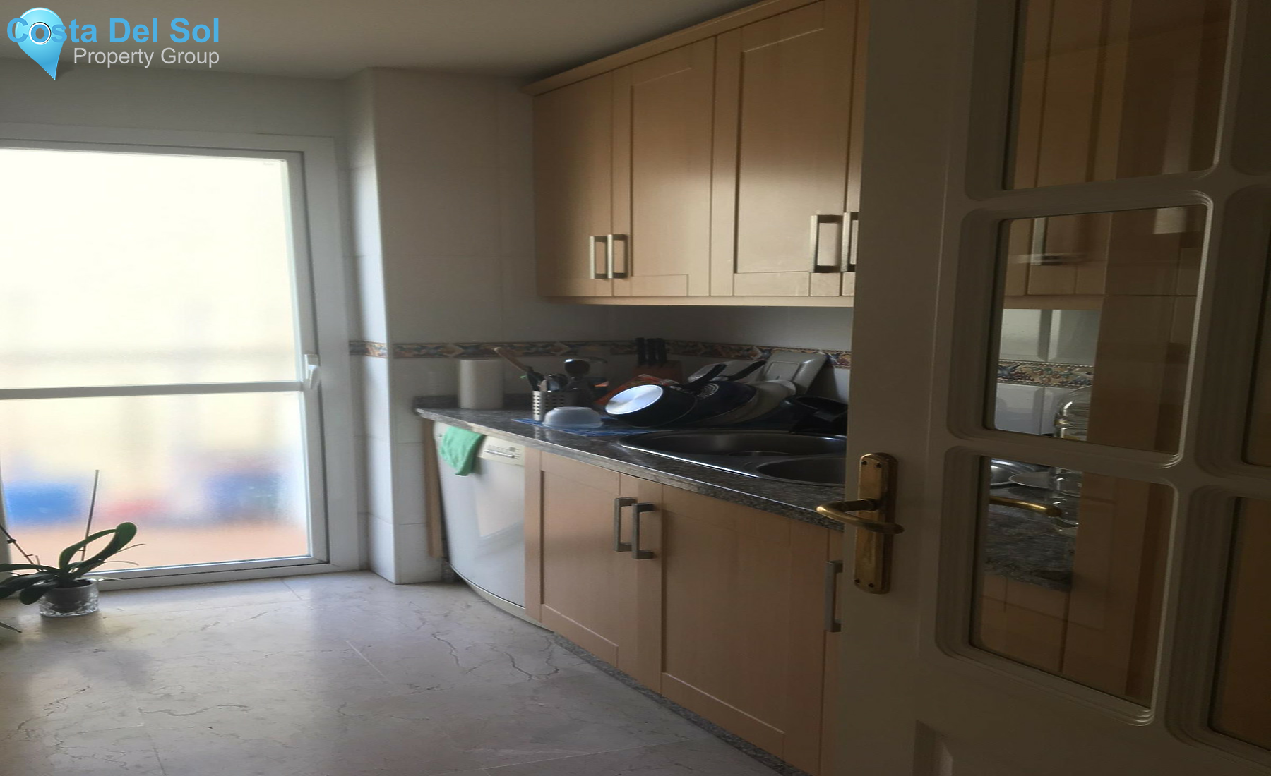 Middle Floor Apartment in Estepona-1353511