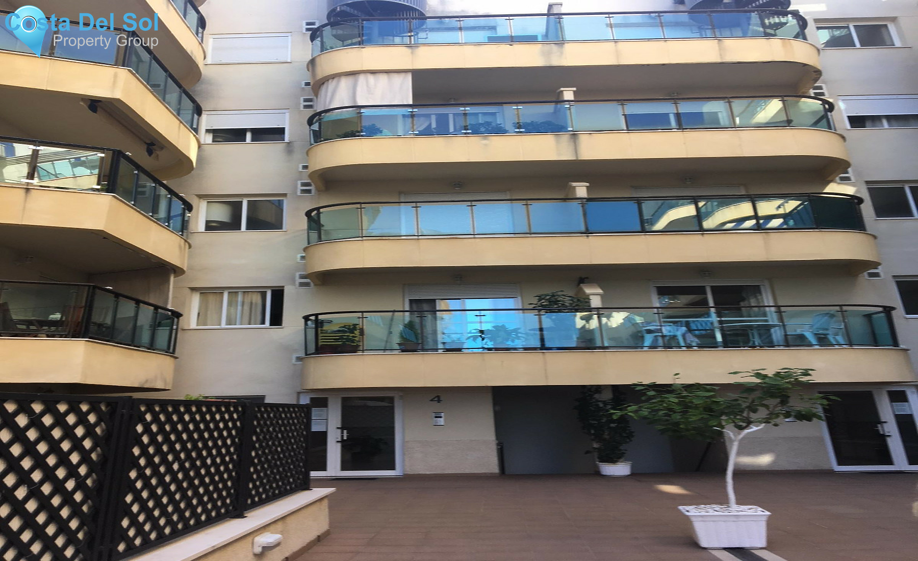 Middle Floor Apartment in Estepona-1353515