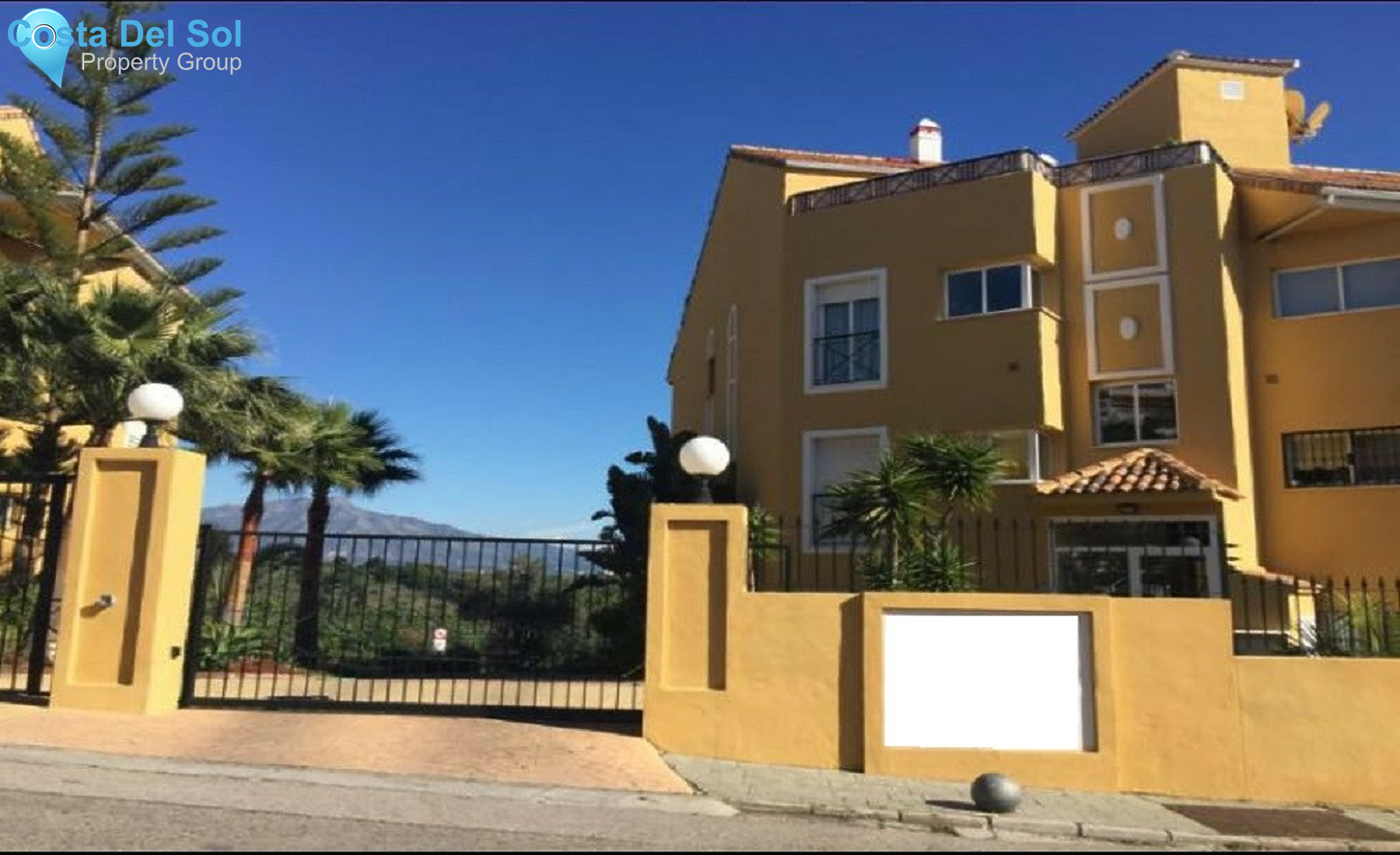 Middle Floor Apartment in Estepona-1355936