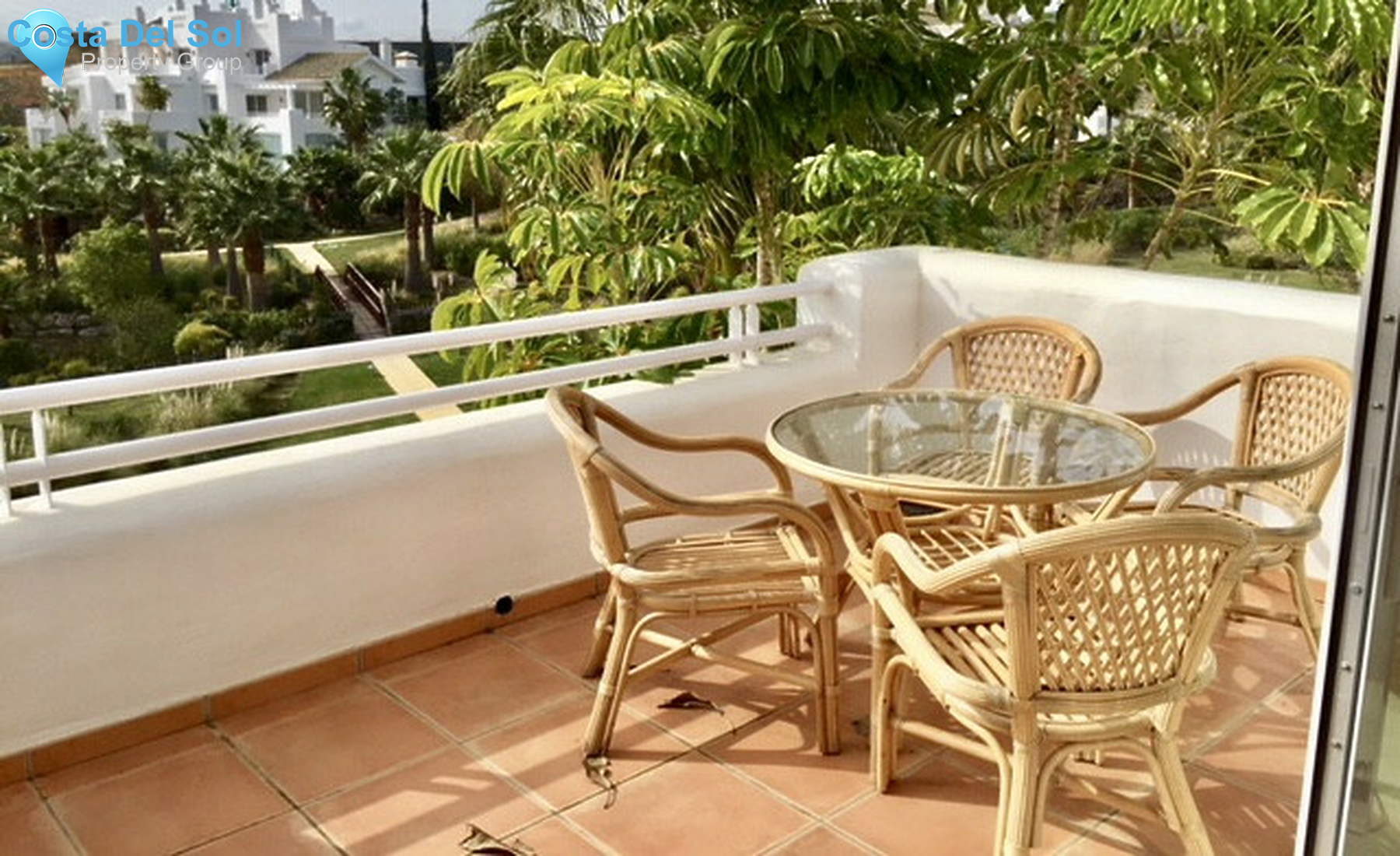 Middle Floor Apartment in Estepona-1385485