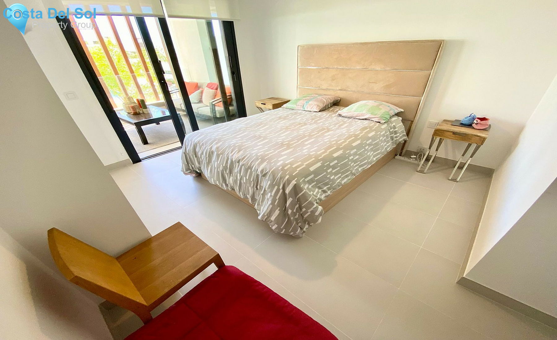 Middle Floor Apartment in Estepona-1404143