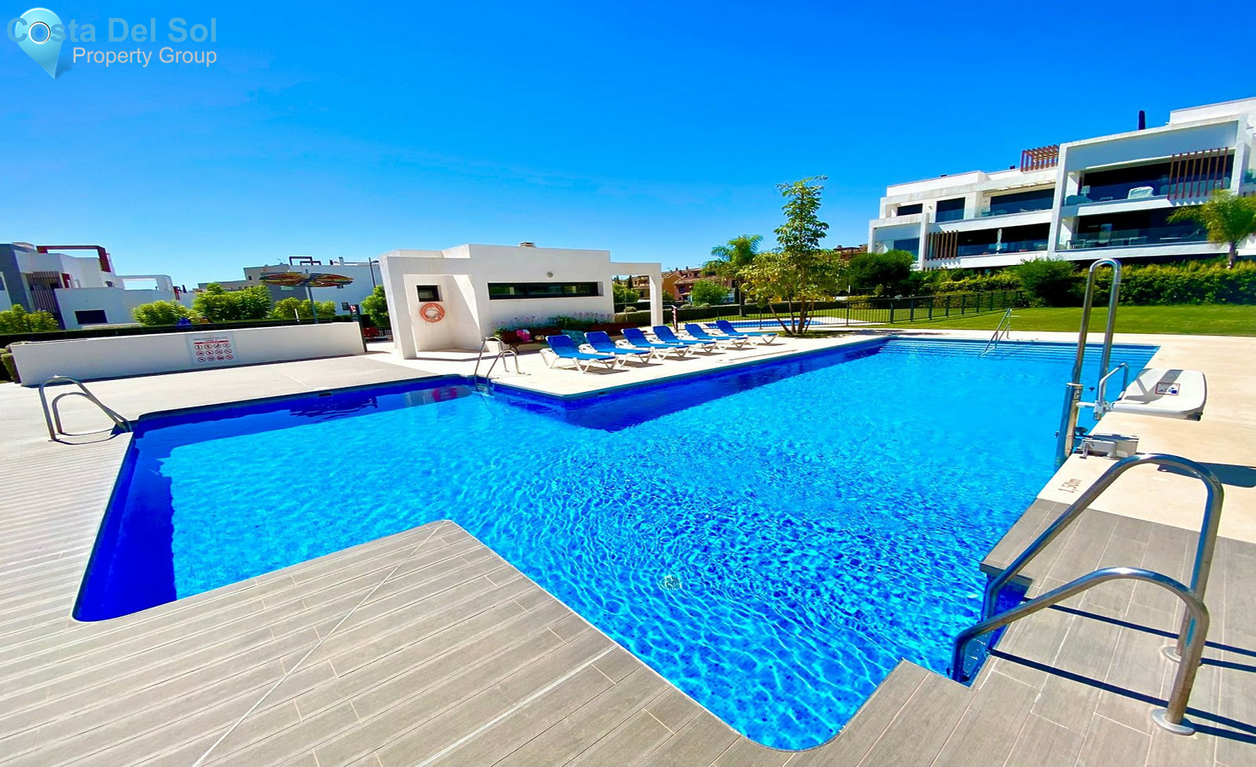 Middle Floor Apartment in Estepona-1404146