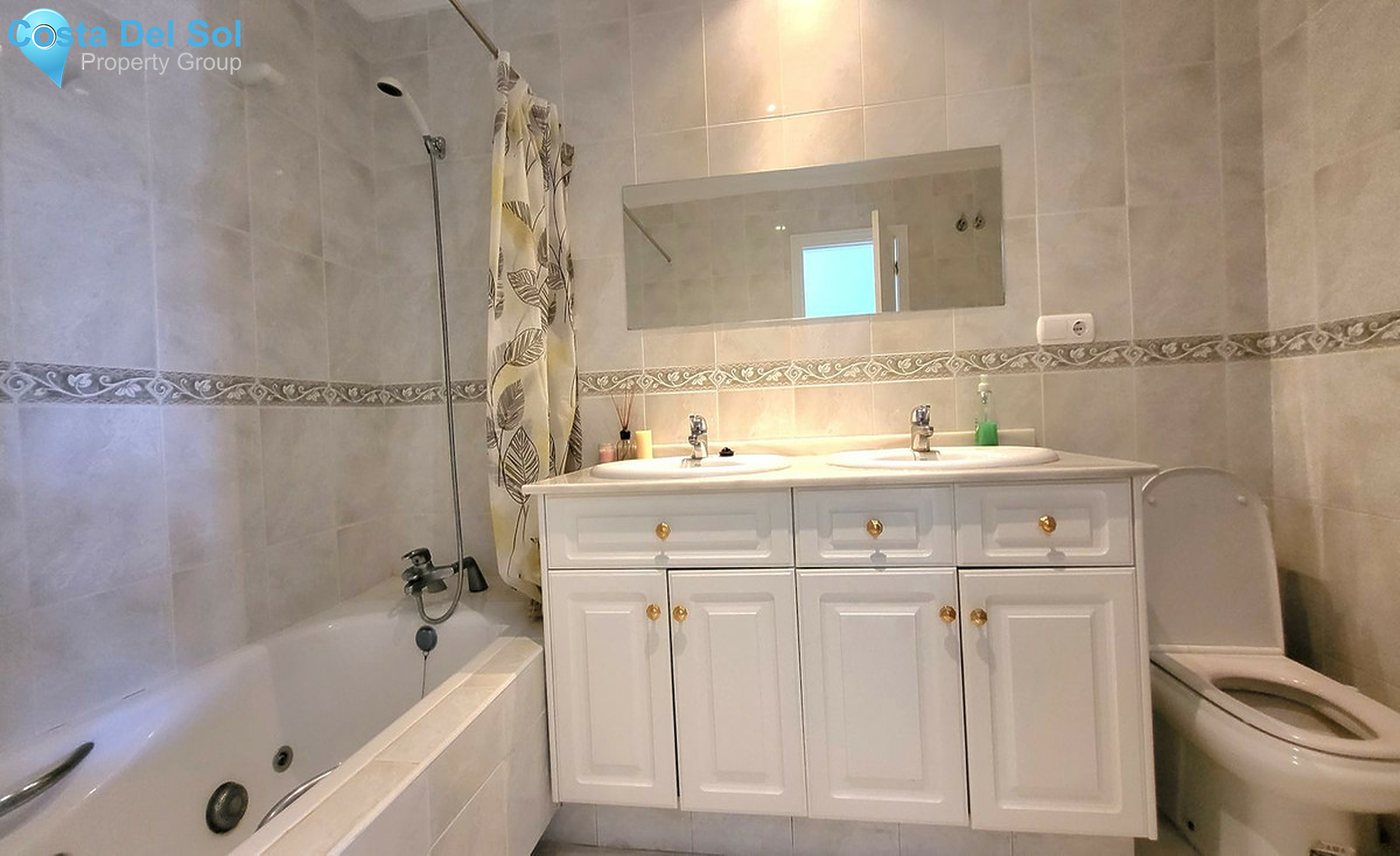 Middle Floor Apartment in Estepona-1406899