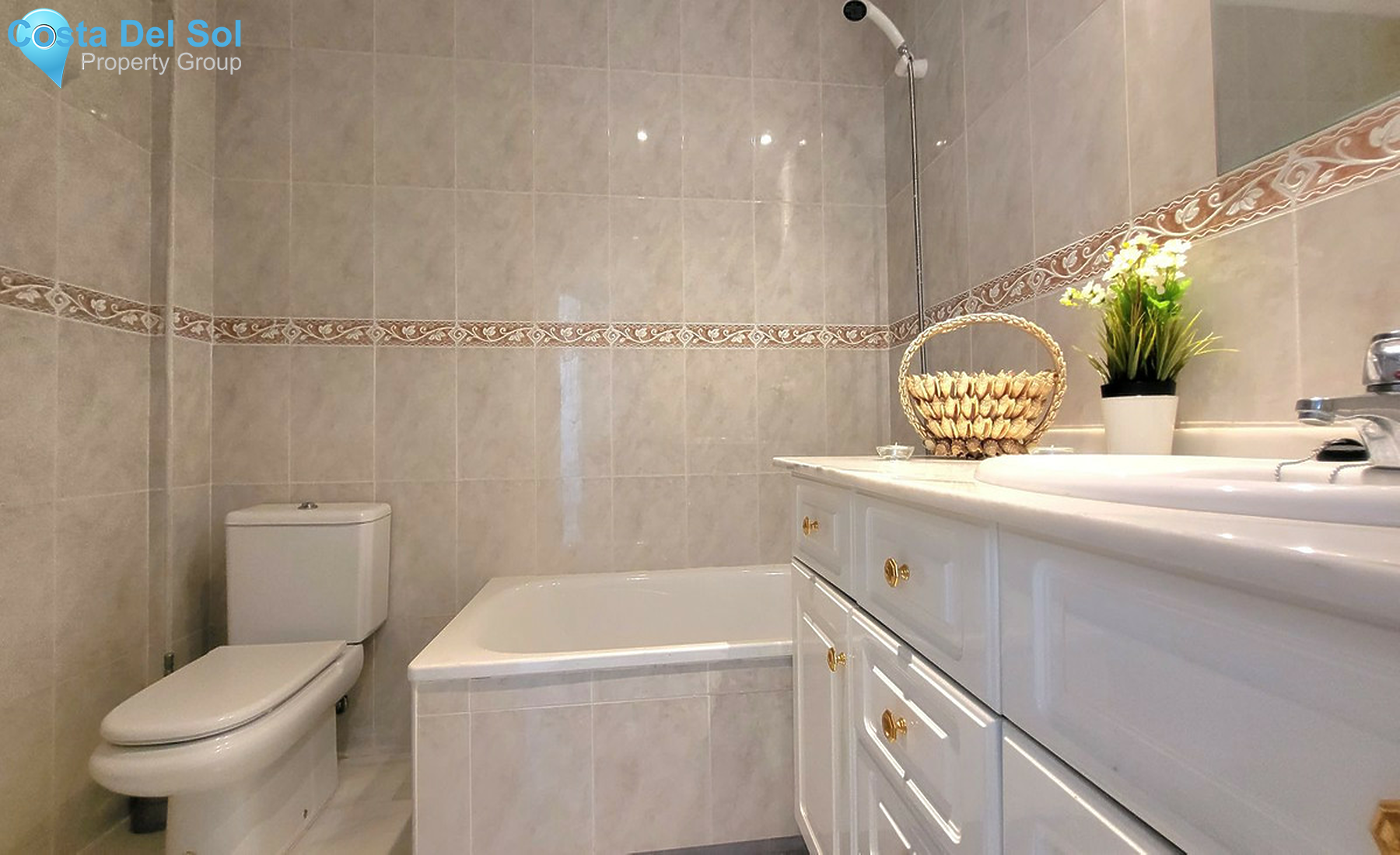 Middle Floor Apartment in Estepona-1406901