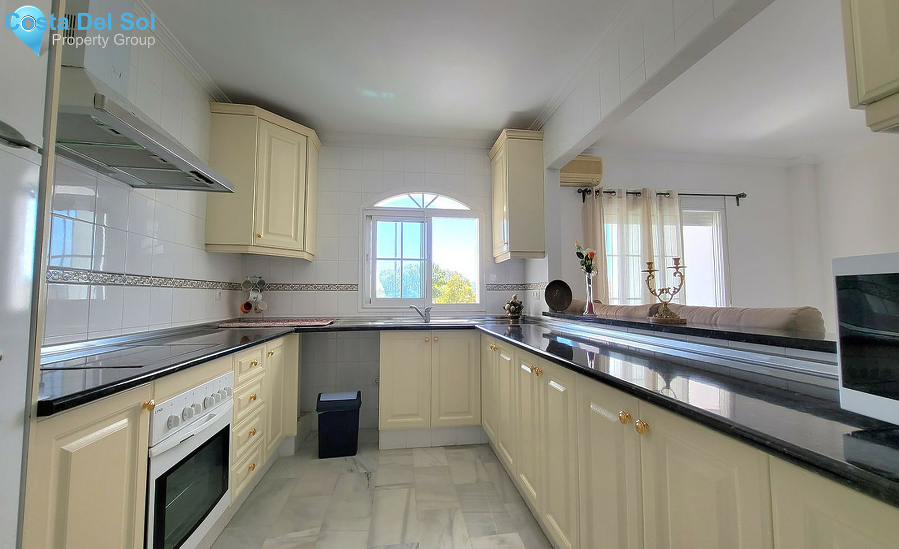Middle Floor Apartment in Estepona-1406890