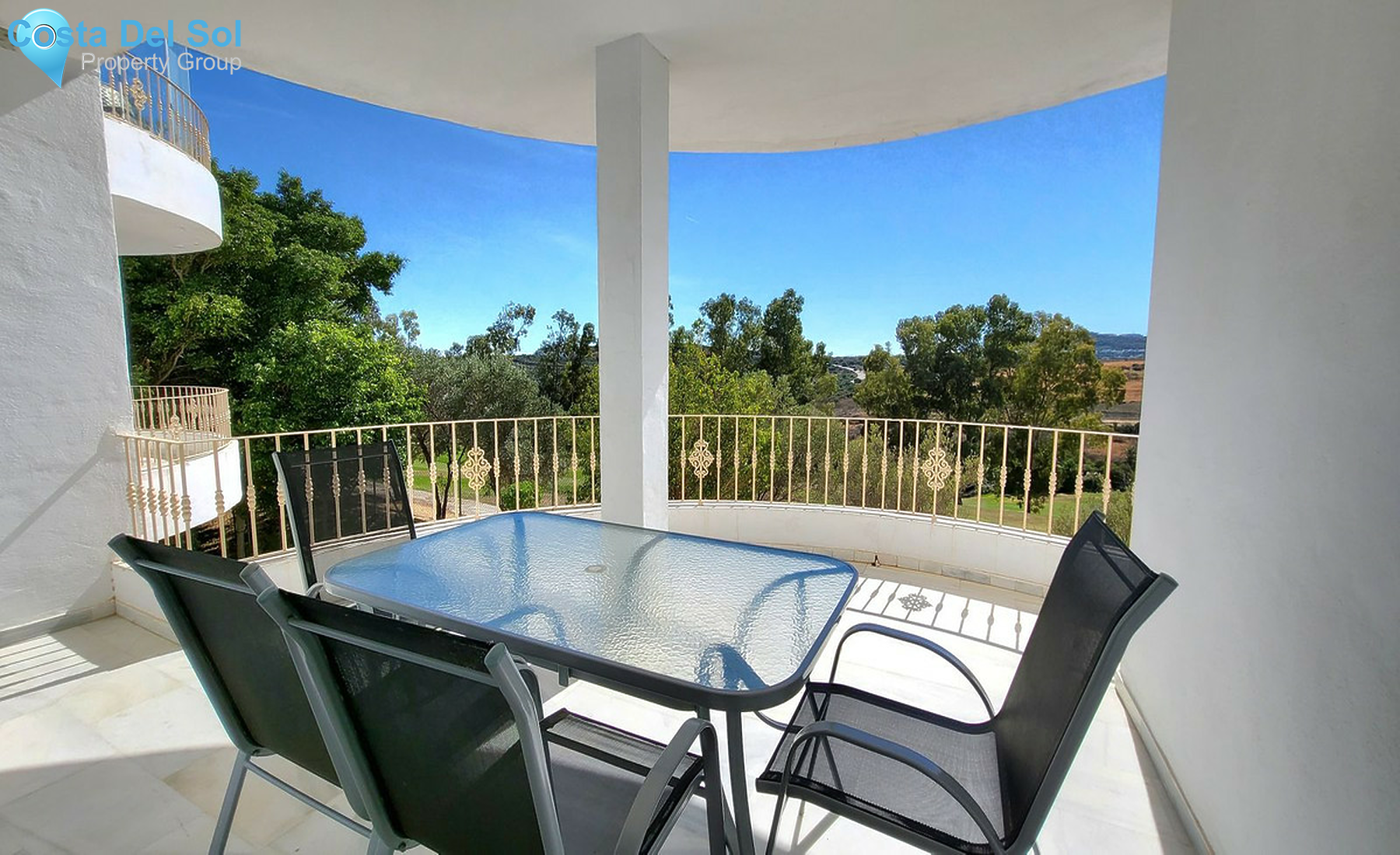 Middle Floor Apartment in Estepona-1406894