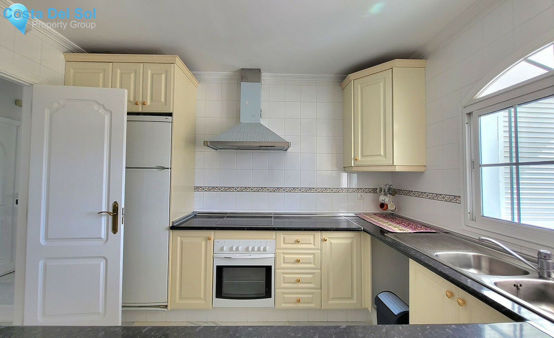 Middle Floor Apartment in Estepona-1406895