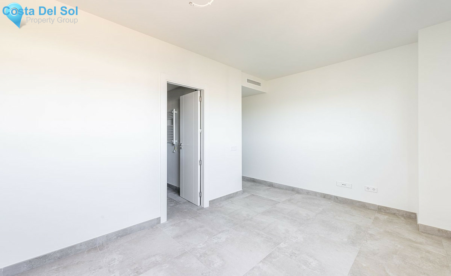 Middle Floor Apartment in Estepona-1407960