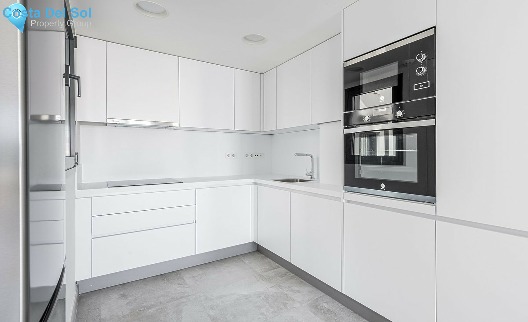 Middle Floor Apartment in Estepona-1407970