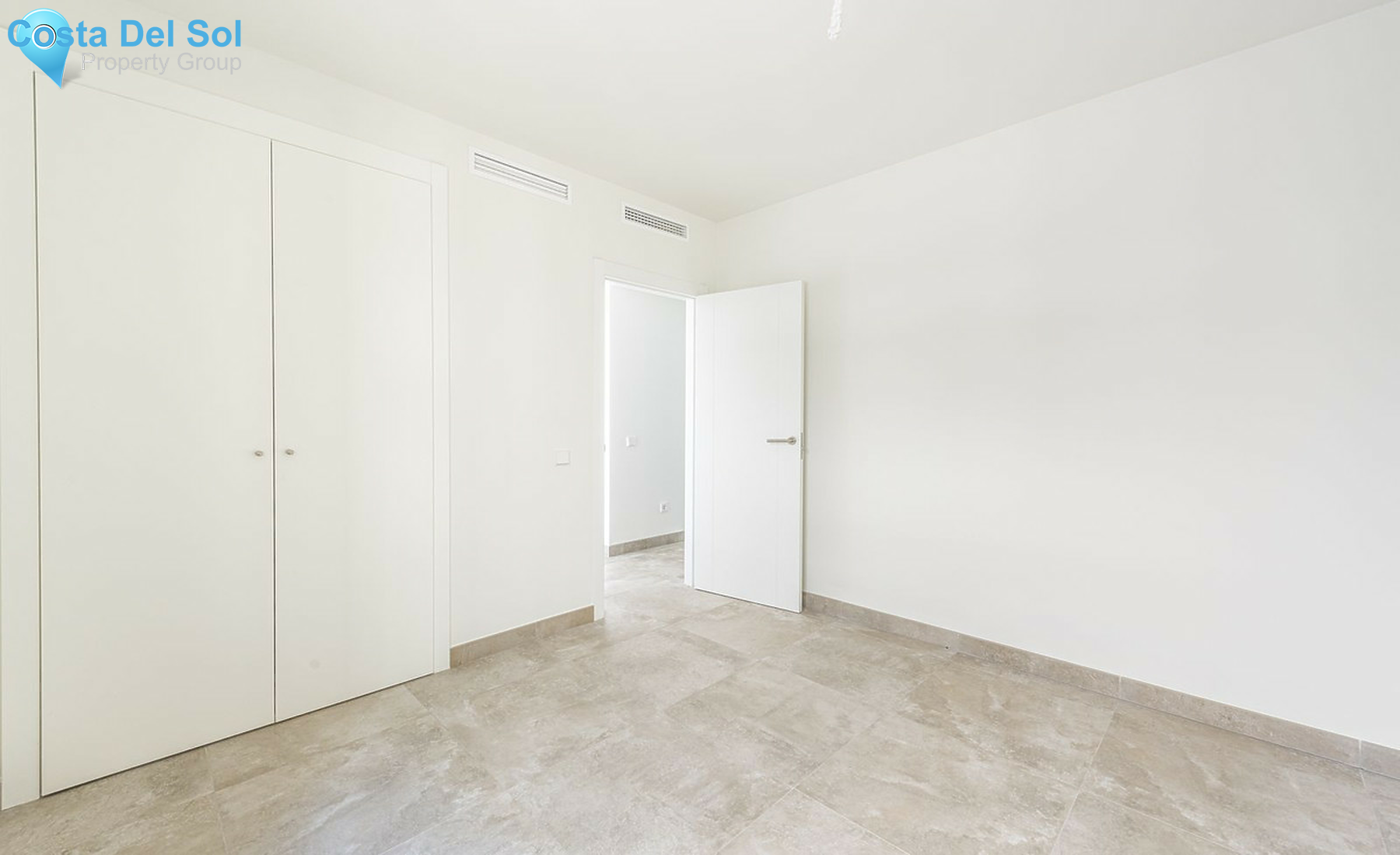 Middle Floor Apartment in Estepona-1407957