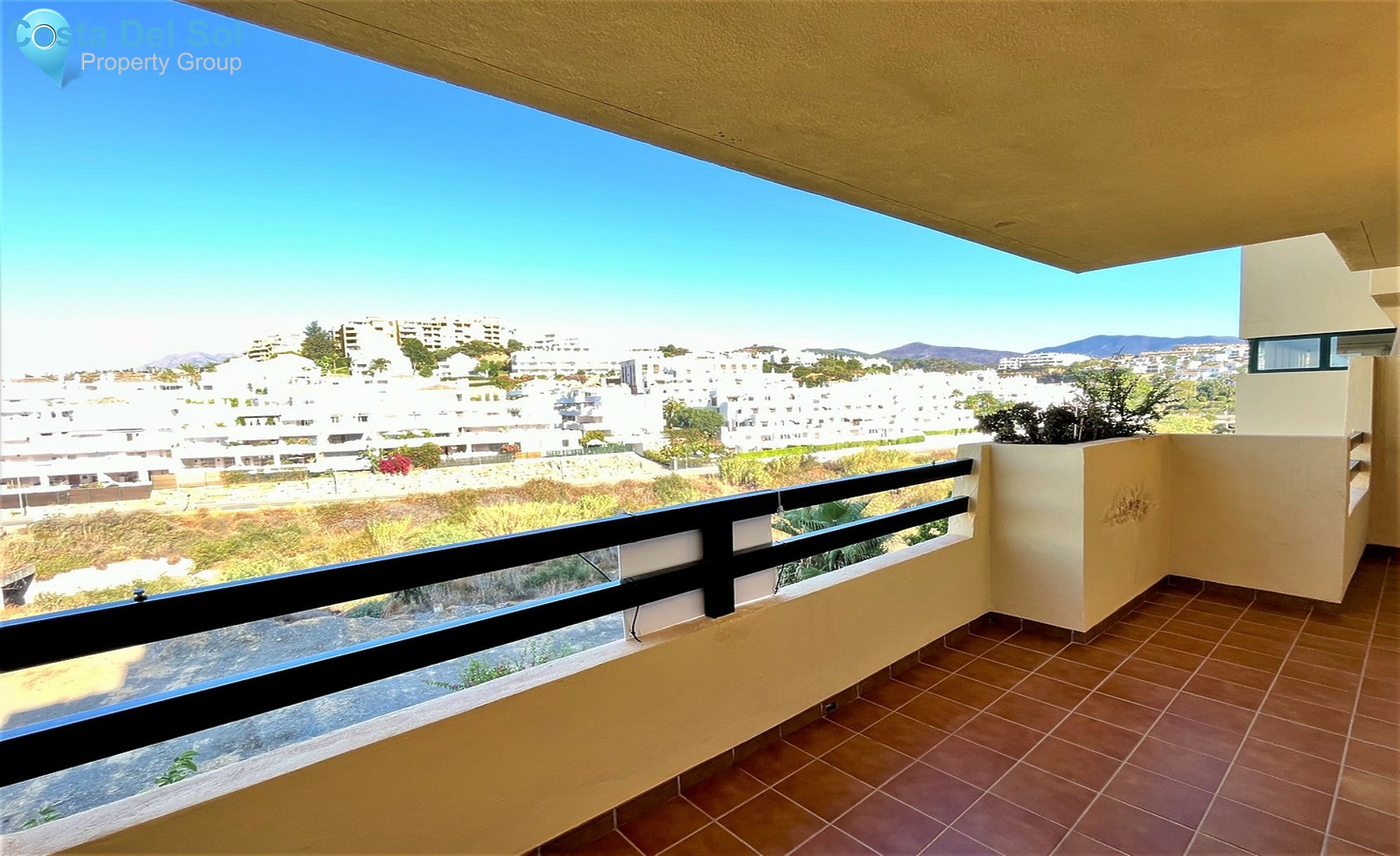 Middle Floor Apartment in Estepona-1410084