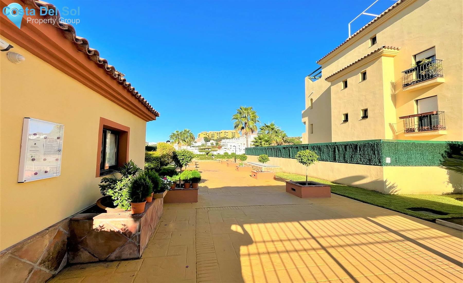 Middle Floor Apartment in Estepona-1410095