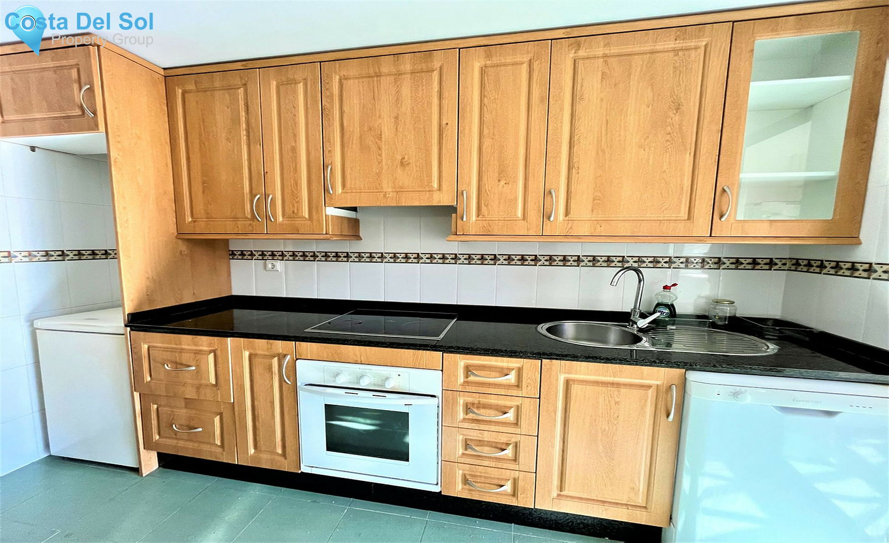 Middle Floor Apartment in Estepona-1410090