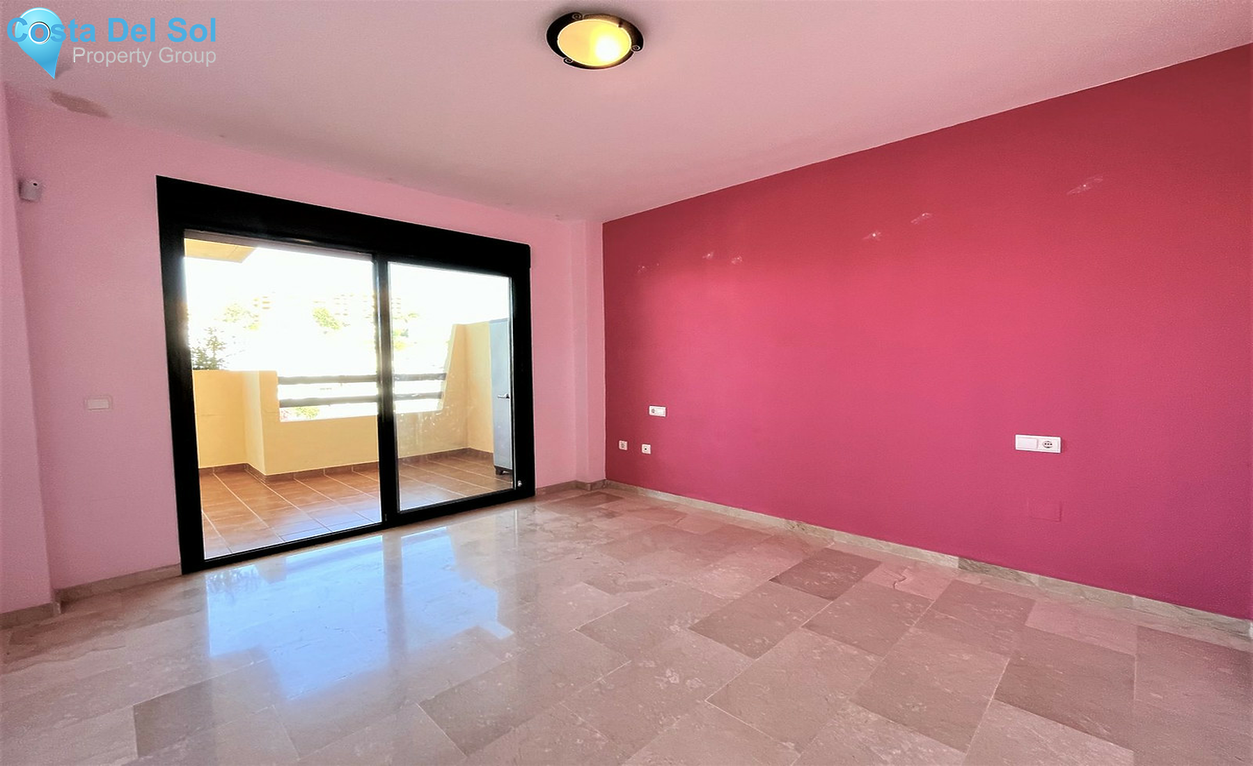 Middle Floor Apartment in Estepona-1410091