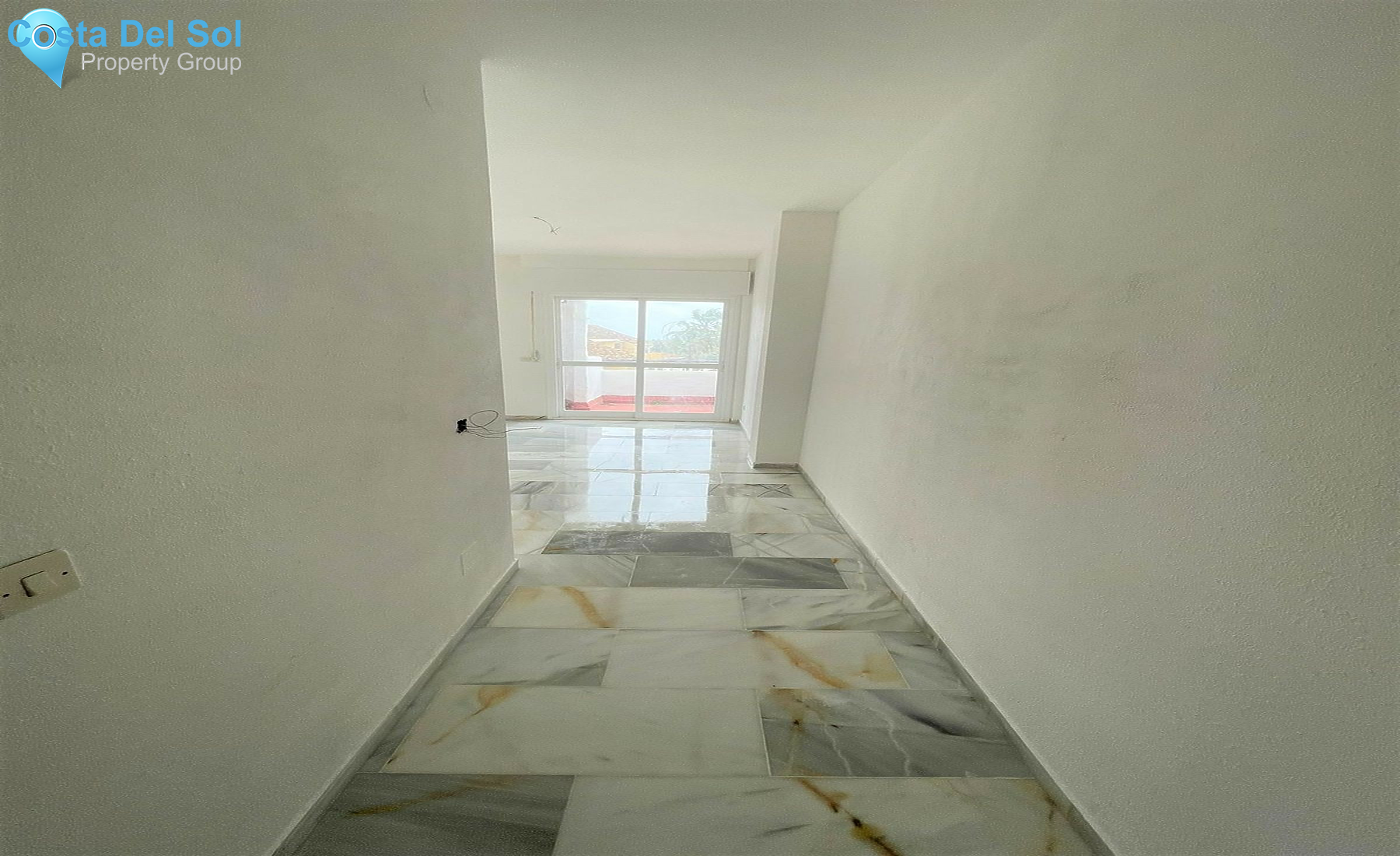Middle Floor Apartment in Estepona-1411147