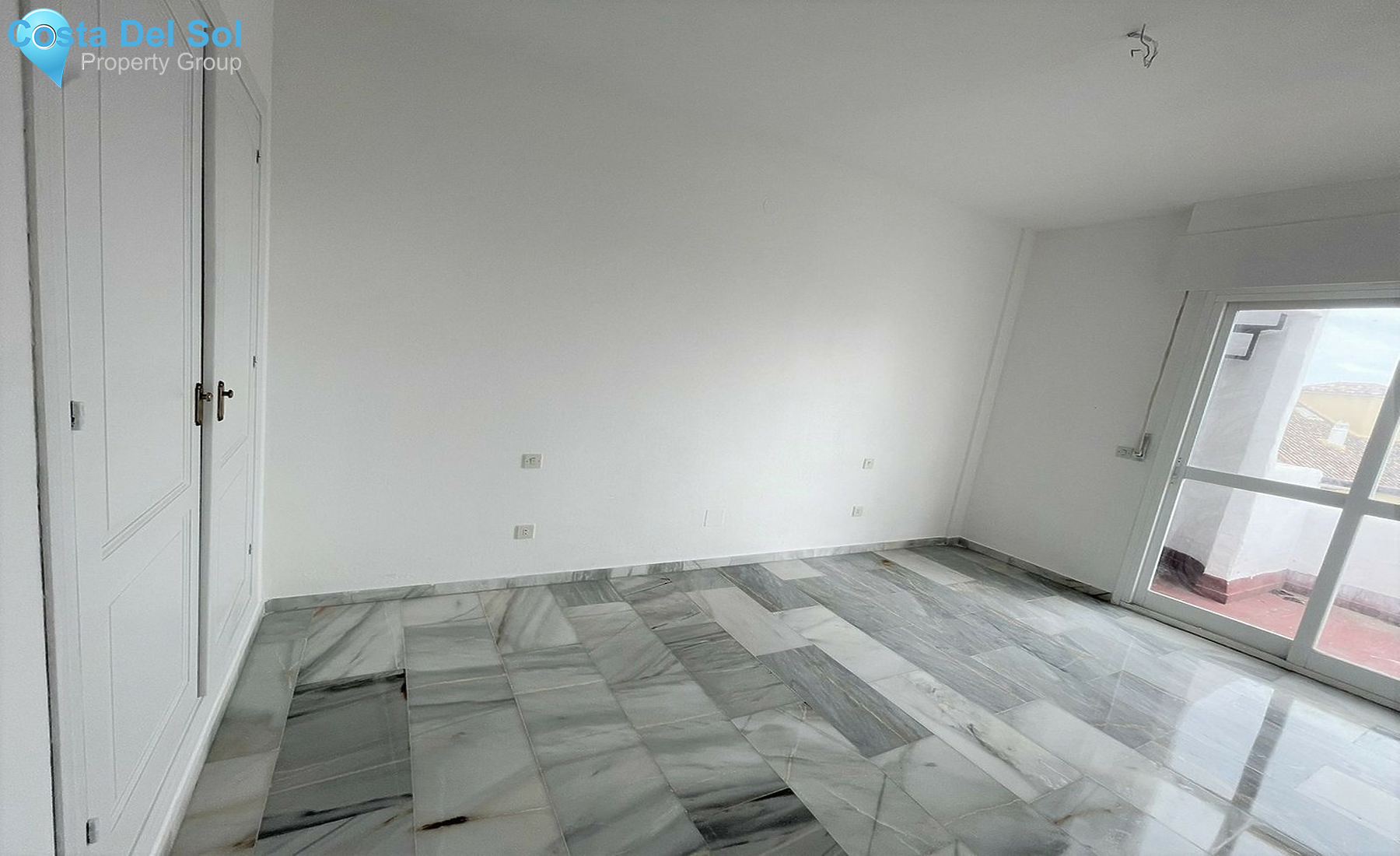 Middle Floor Apartment in Estepona-1411156