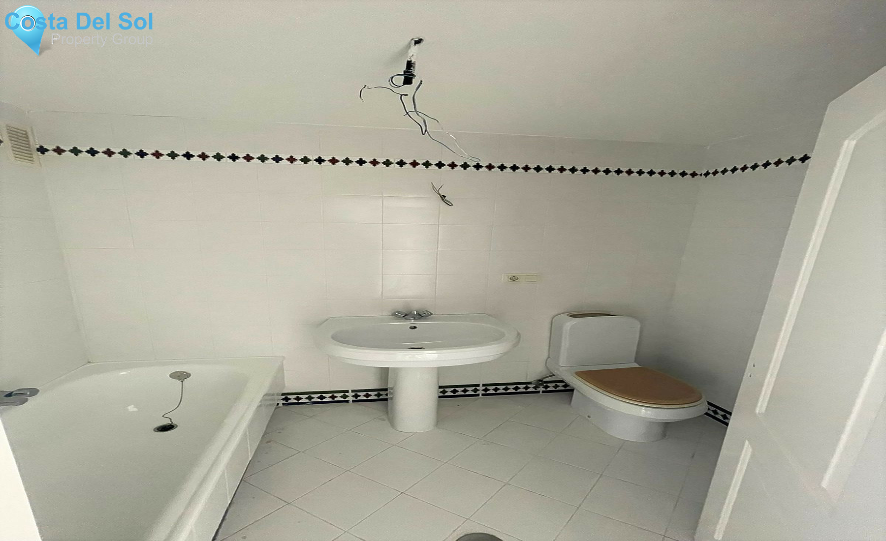 Middle Floor Apartment in Estepona-1411157