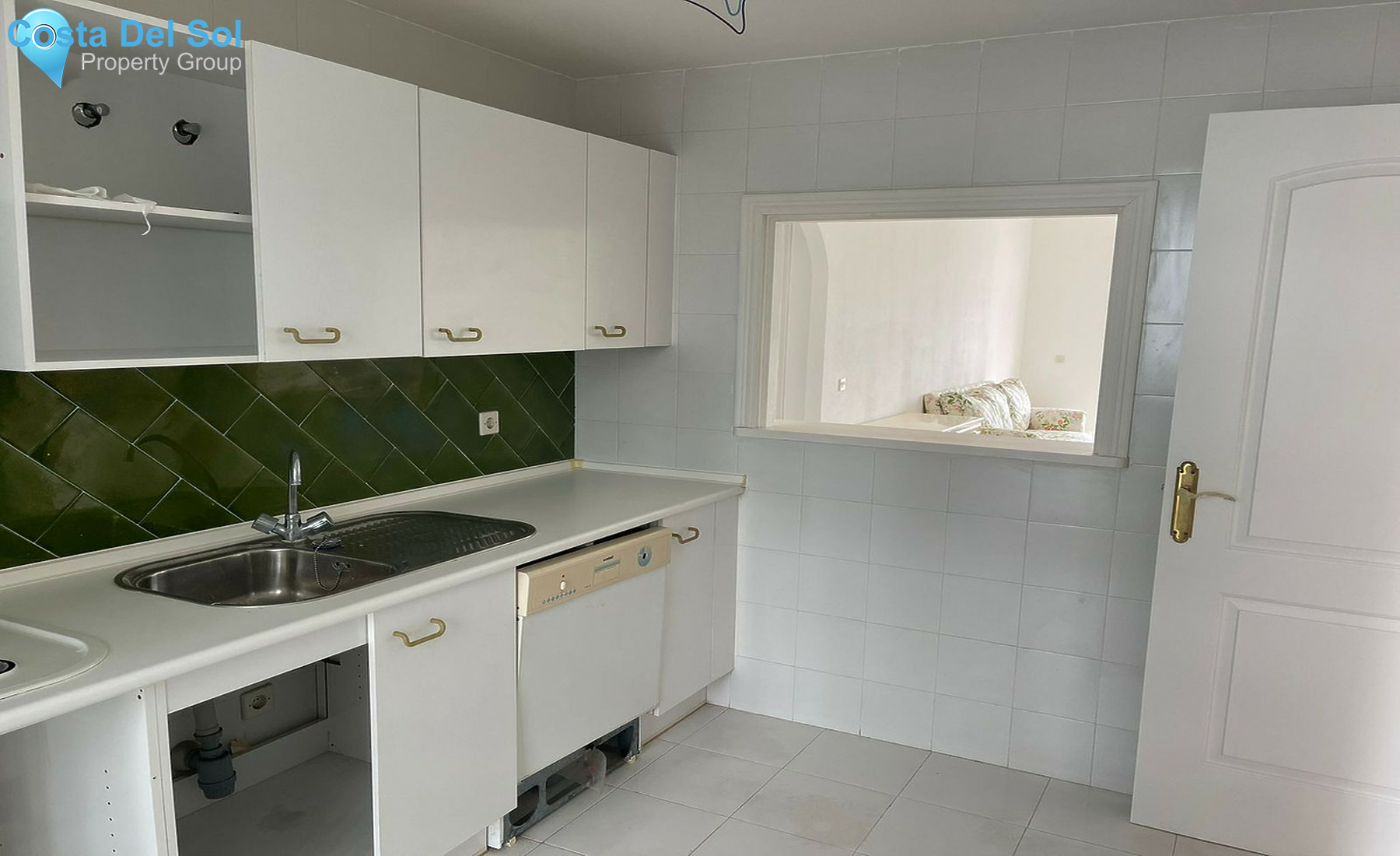 Middle Floor Apartment in Estepona-1411140