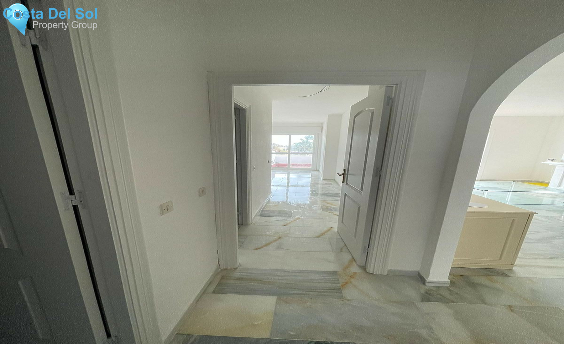 Middle Floor Apartment in Estepona-1411143