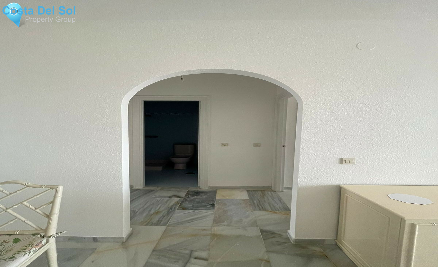 Middle Floor Apartment in Estepona-1411144