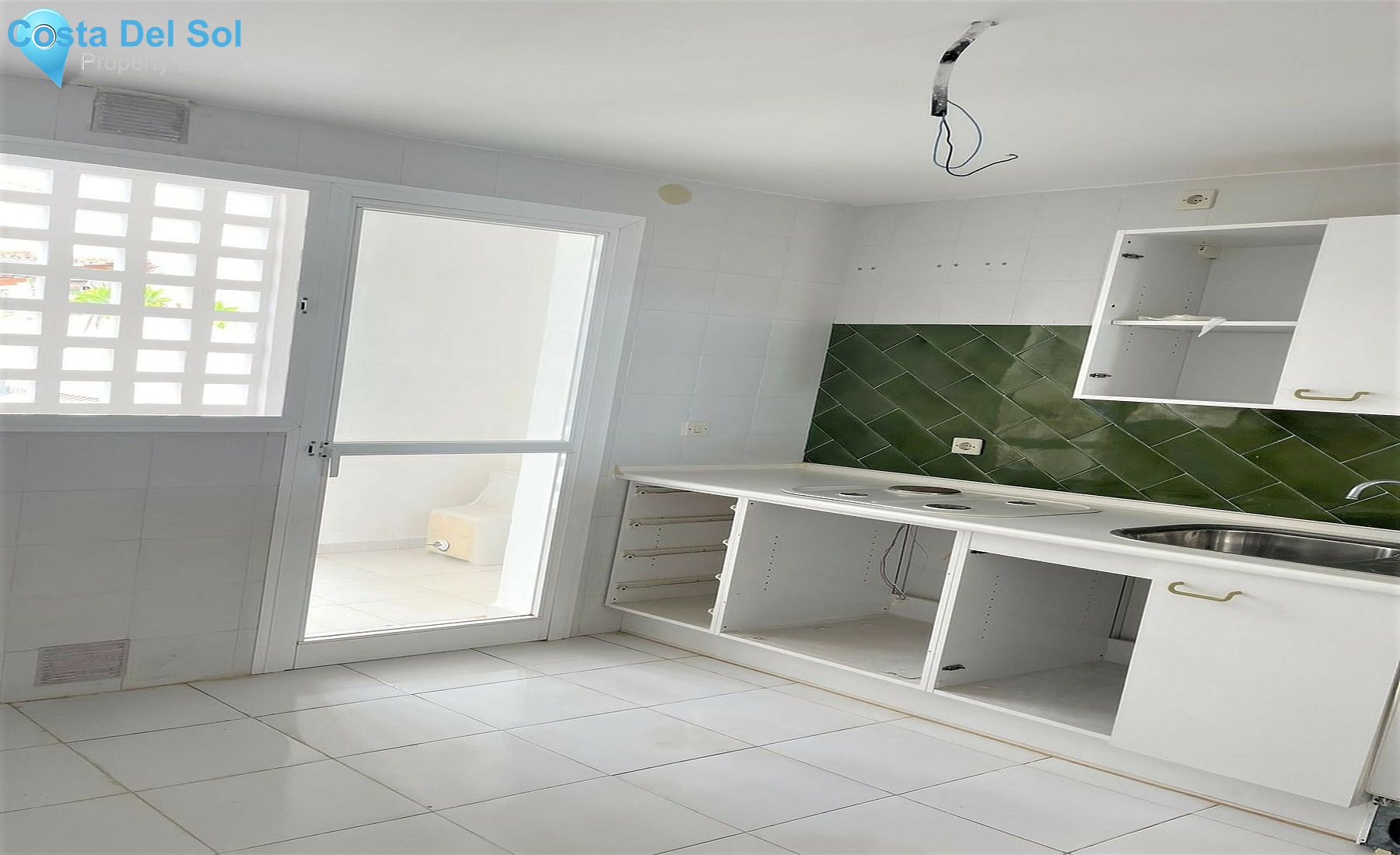 Middle Floor Apartment in Estepona-1411145