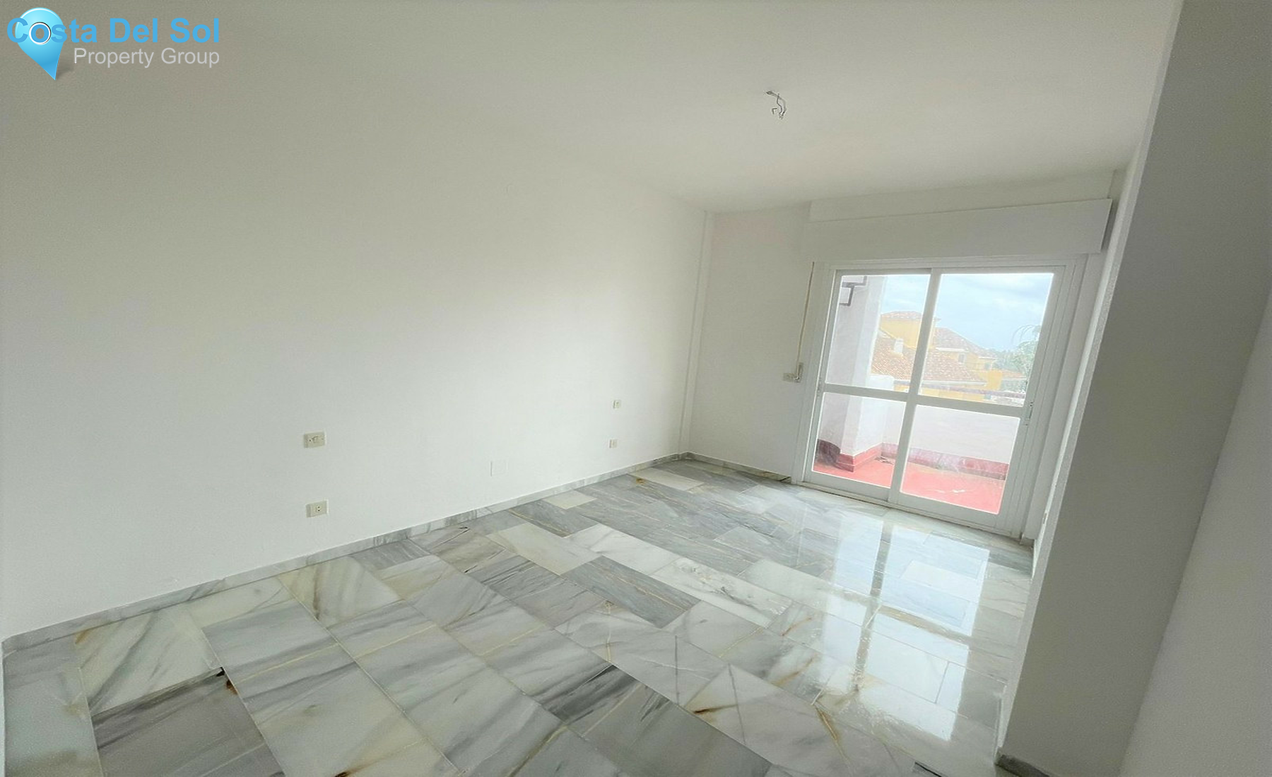 Middle Floor Apartment in Estepona-1411146