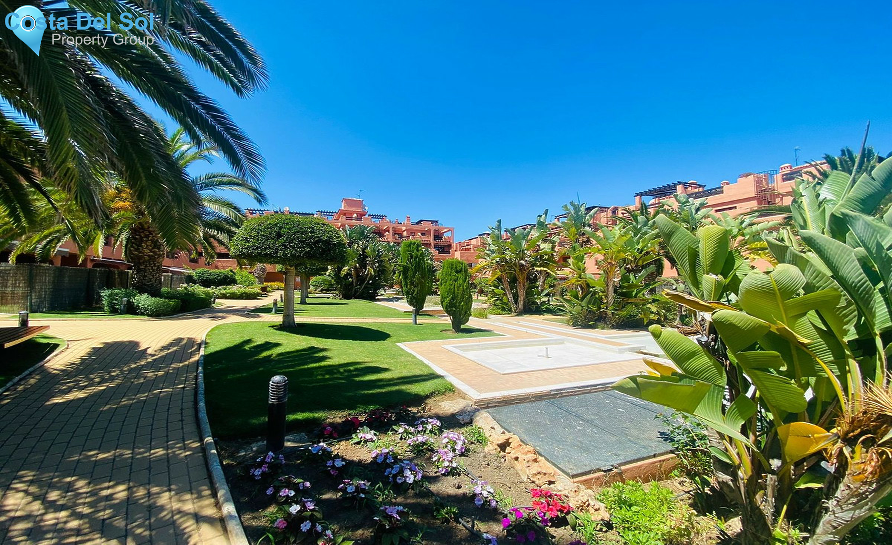 Middle Floor Apartment in Estepona-1412636
