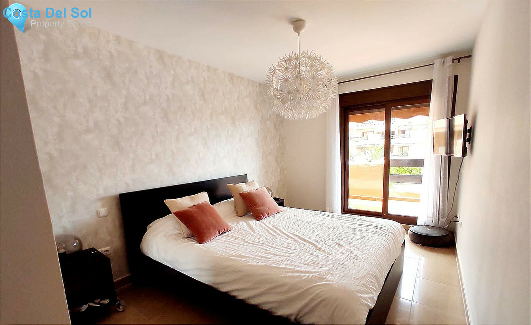 Middle Floor Apartment in Estepona-1412626