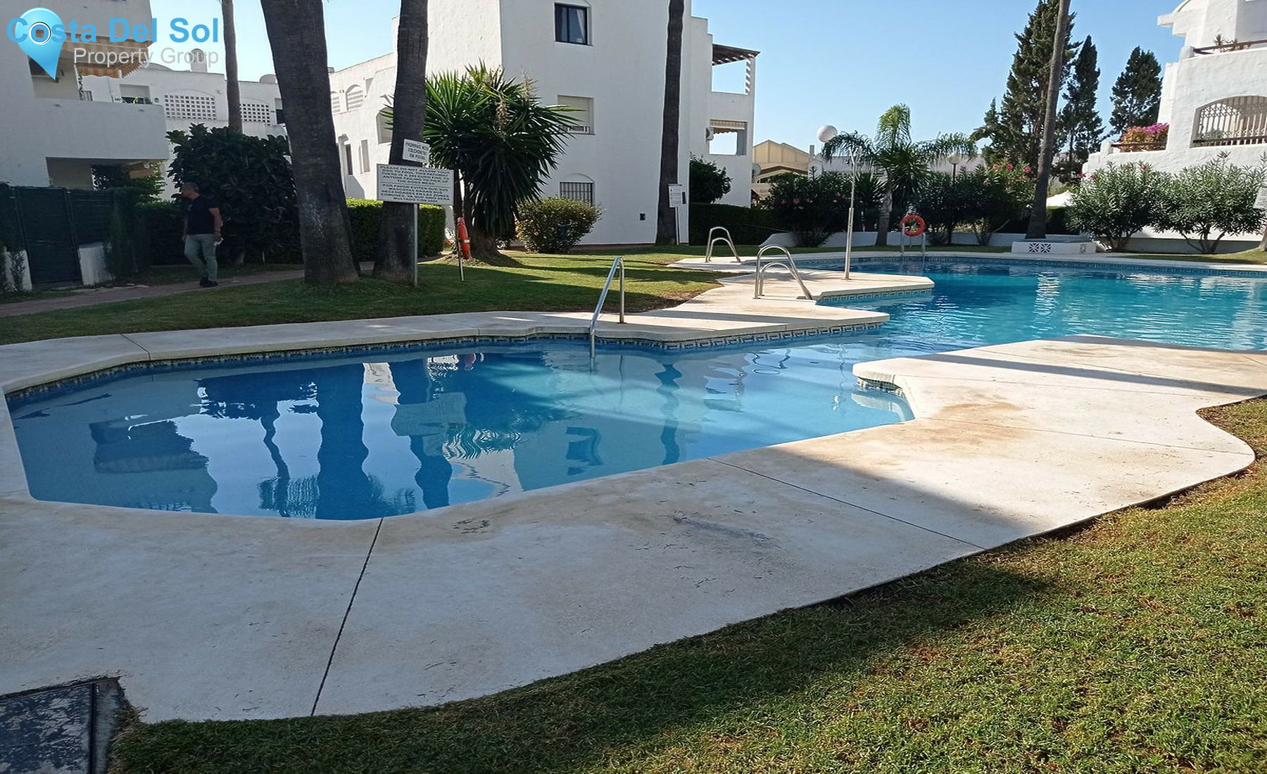 Middle Floor Apartment in Estepona-1414930