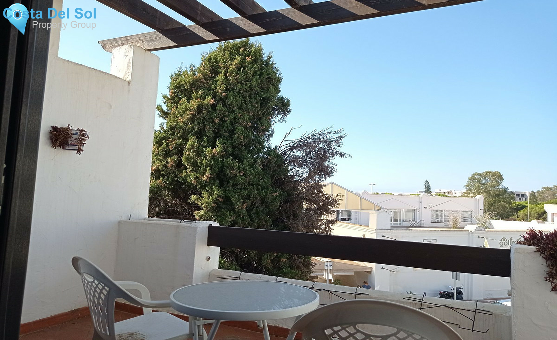 Middle Floor Apartment in Estepona-1414922
