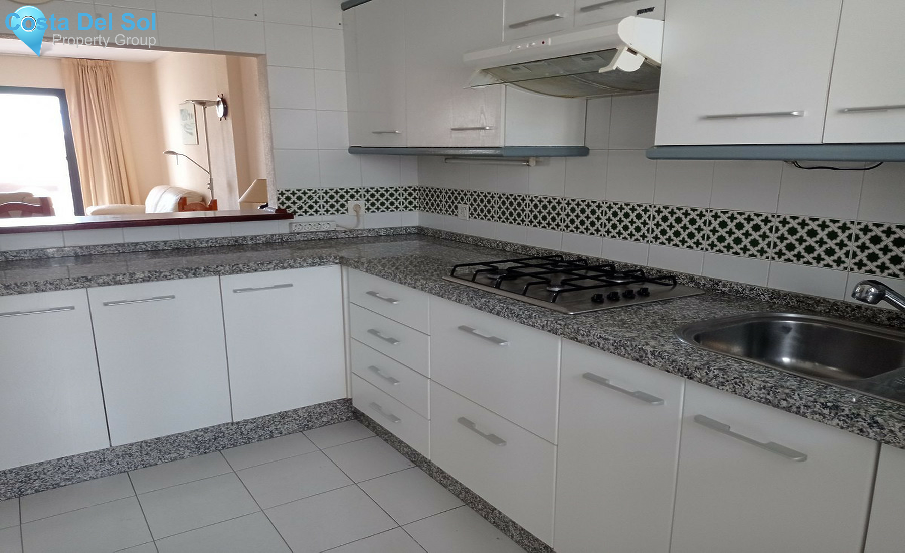 Middle Floor Apartment in Estepona-1414926