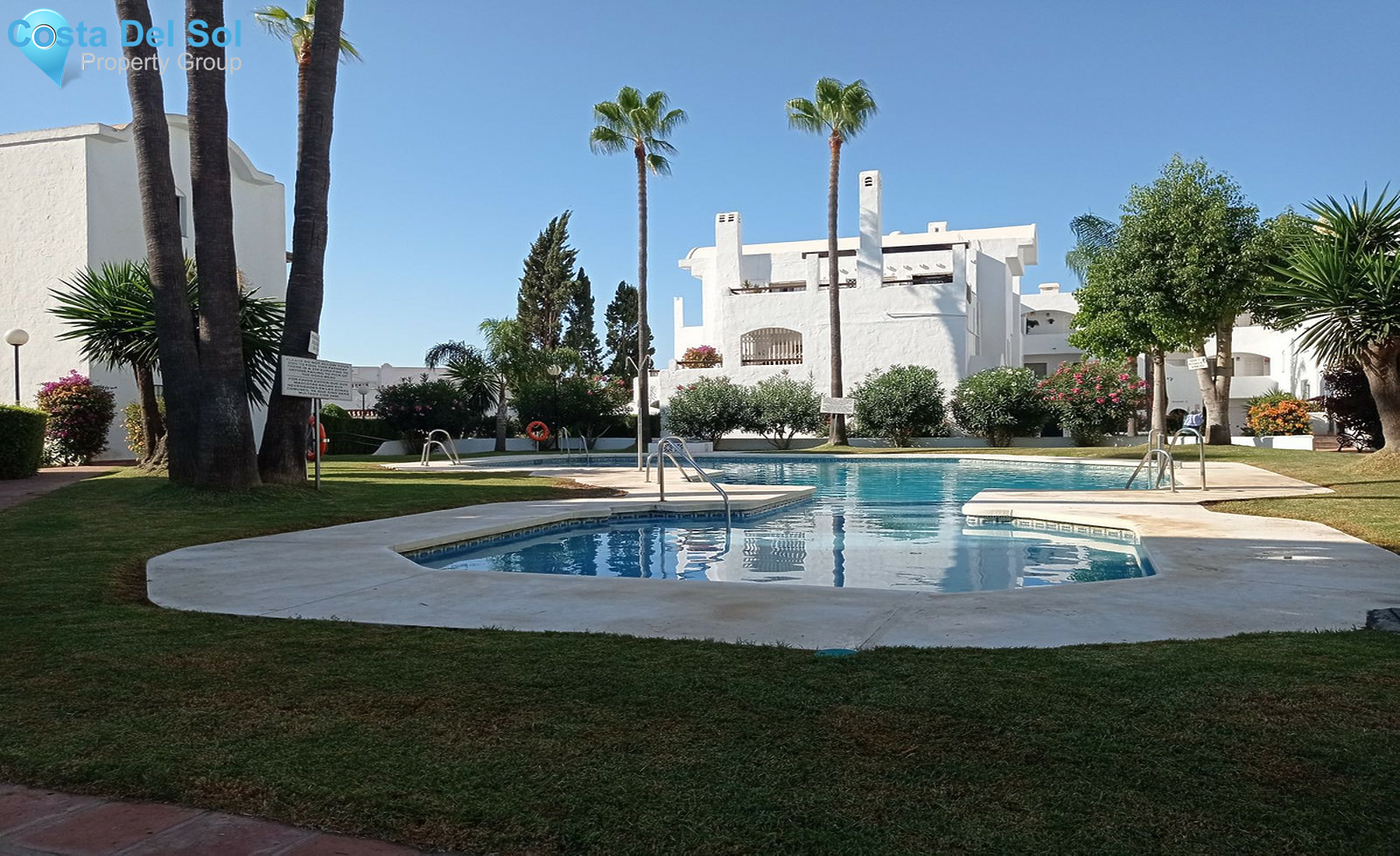 Middle Floor Apartment in Estepona-1414929