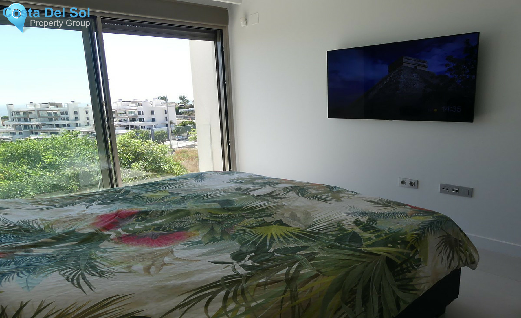Middle Floor Apartment in Estepona-1460533