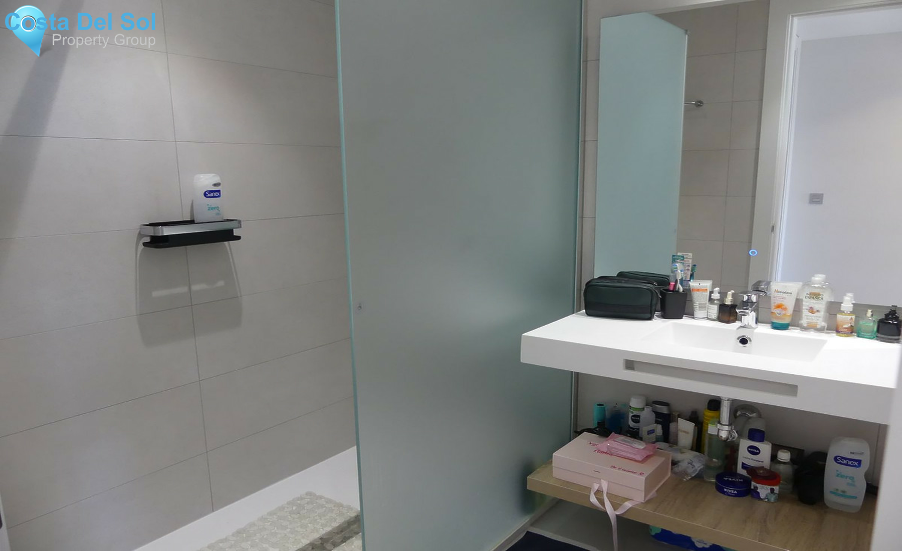 Middle Floor Apartment in Estepona-1460539
