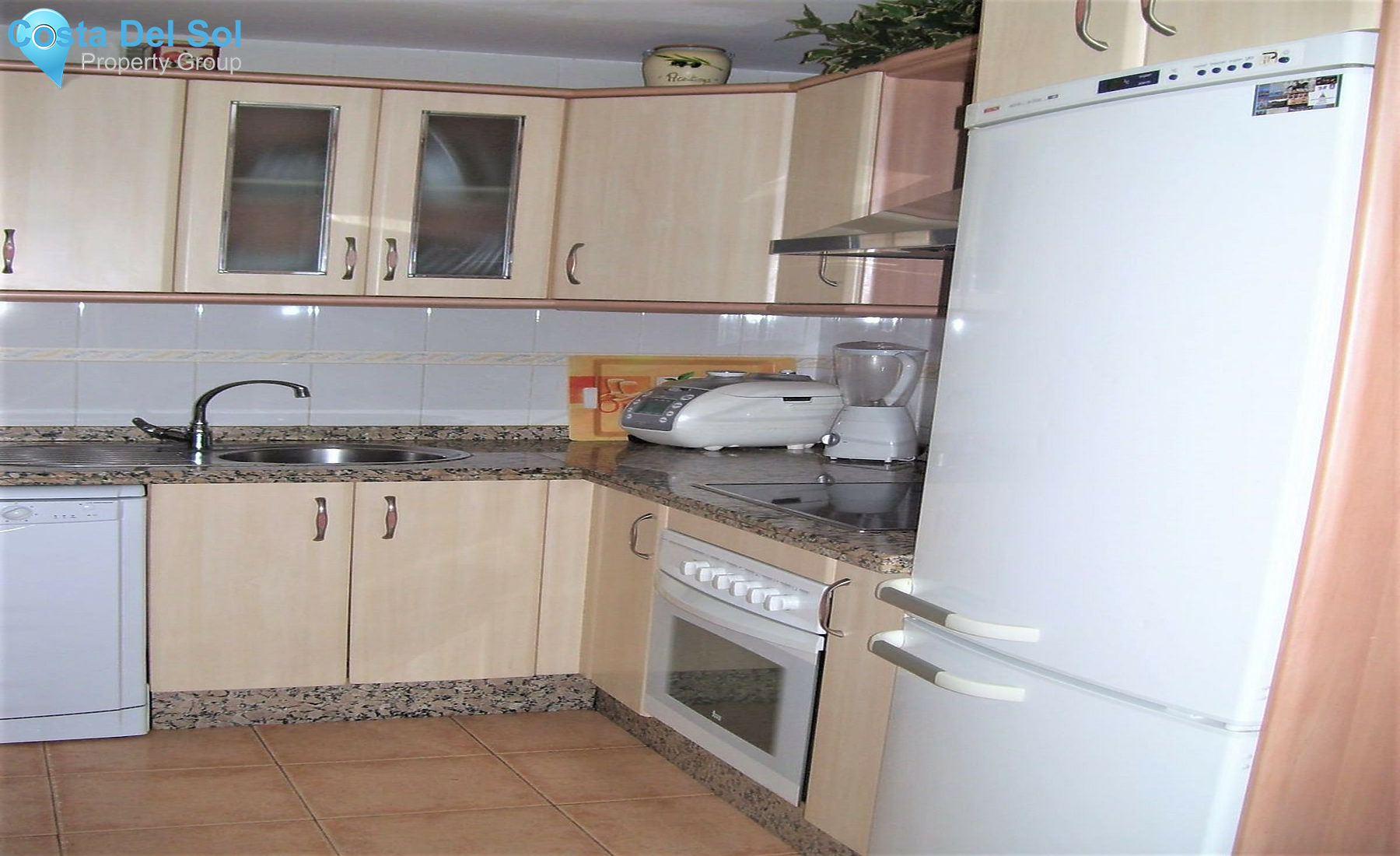 Middle Floor Apartment in Estepona-1462330