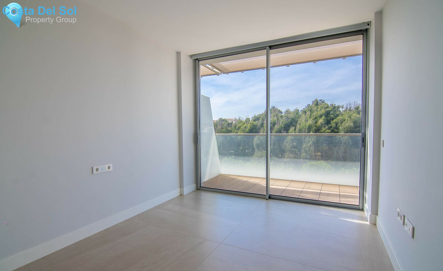 Middle Floor Apartment in Estepona-1478163